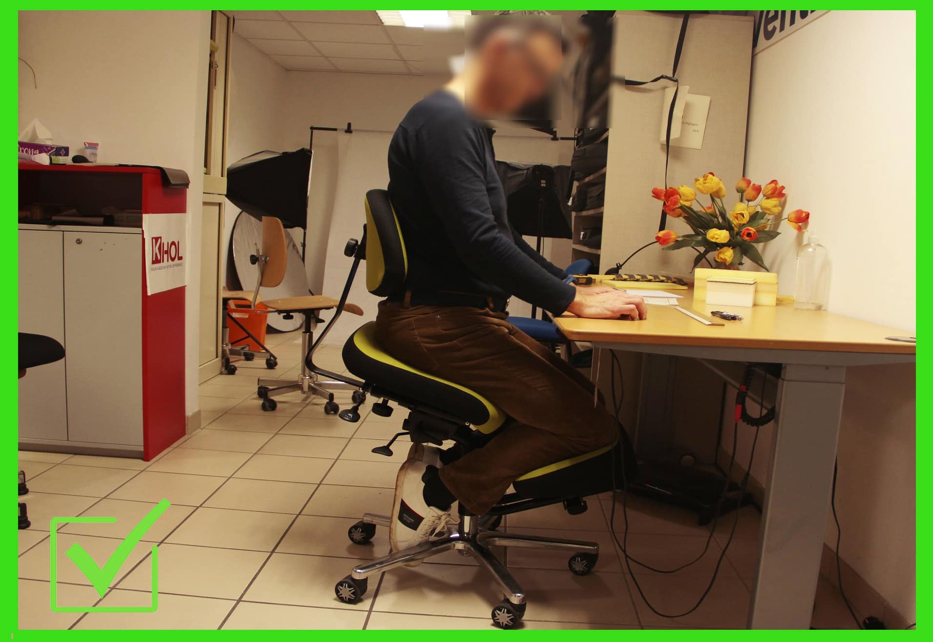 ASSIS-GENOUX-BLOIS-FLOUTE Les sièges assis-genoux permettent la rectification de la posture de travail